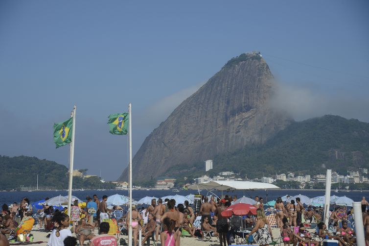 Praia do Flamengo na zona sul do Rio de Janeiro